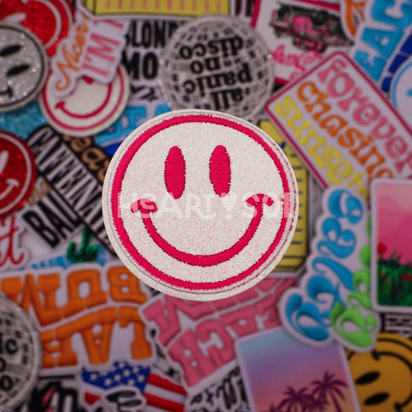 GLITTER SMILEY FACE PATCH