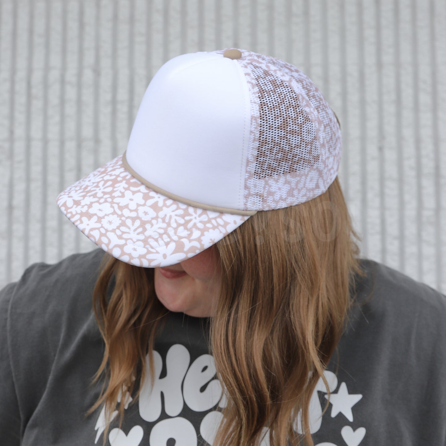 NEUTRAL FLORAL TRUCKER HAT