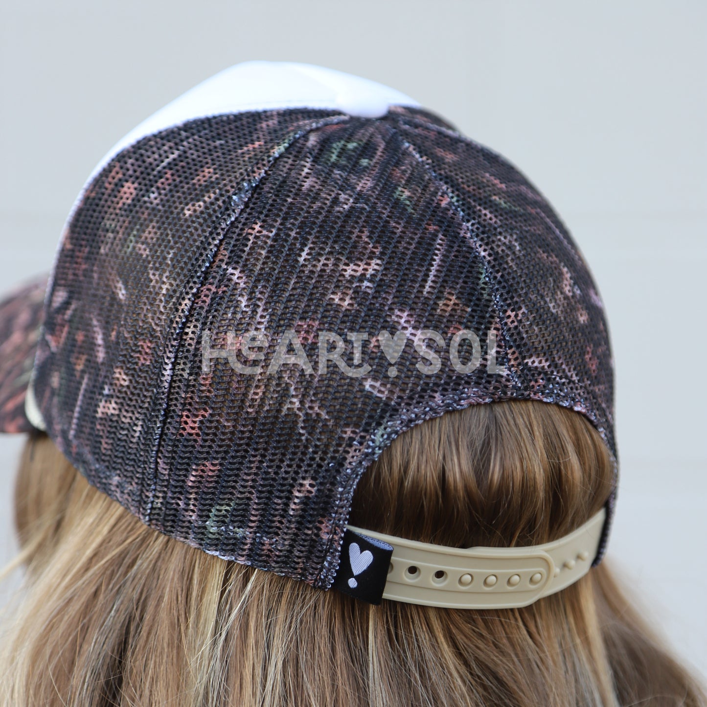 HEART SOL CAMO TRUCKER HAT