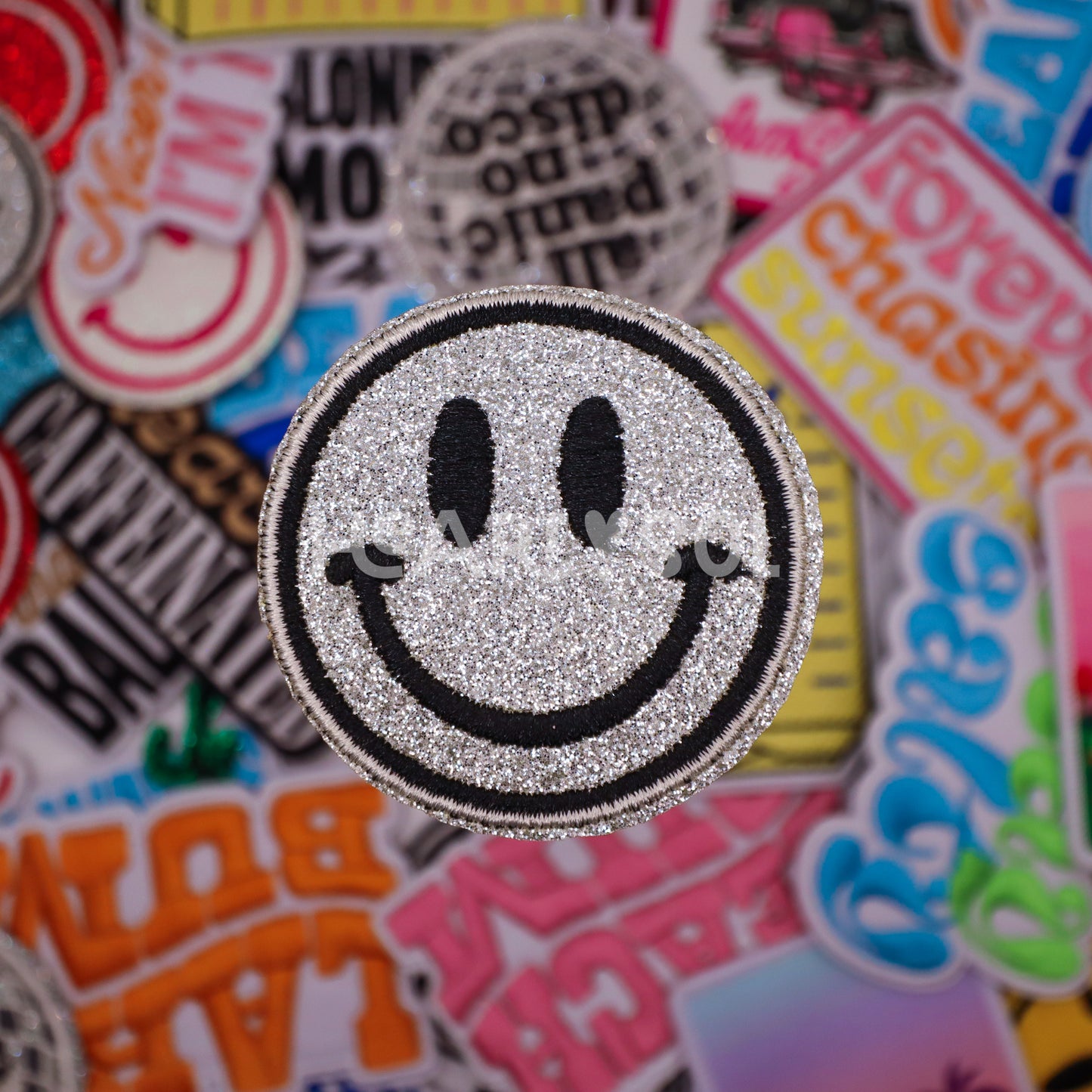 GLITTER SMILEY FACE PATCH