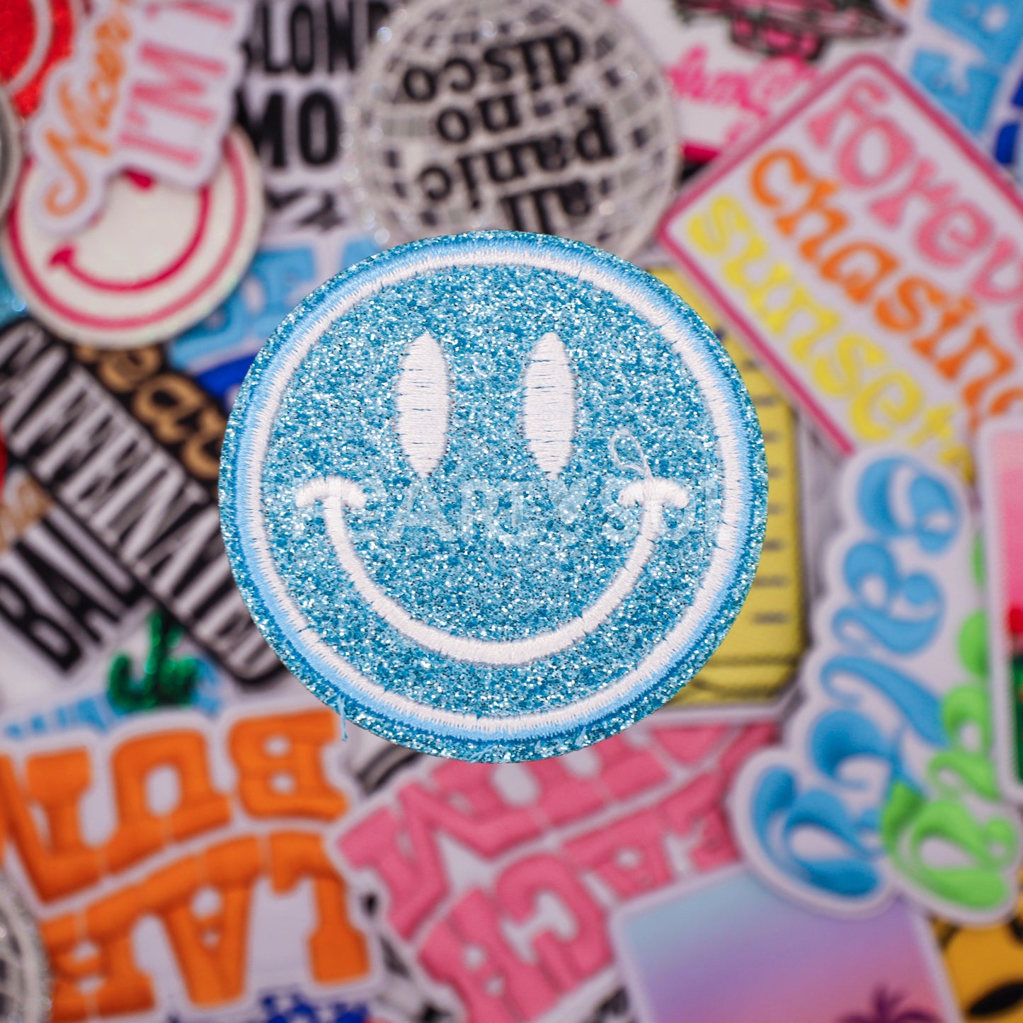 GLITTER SMILEY FACE PATCH