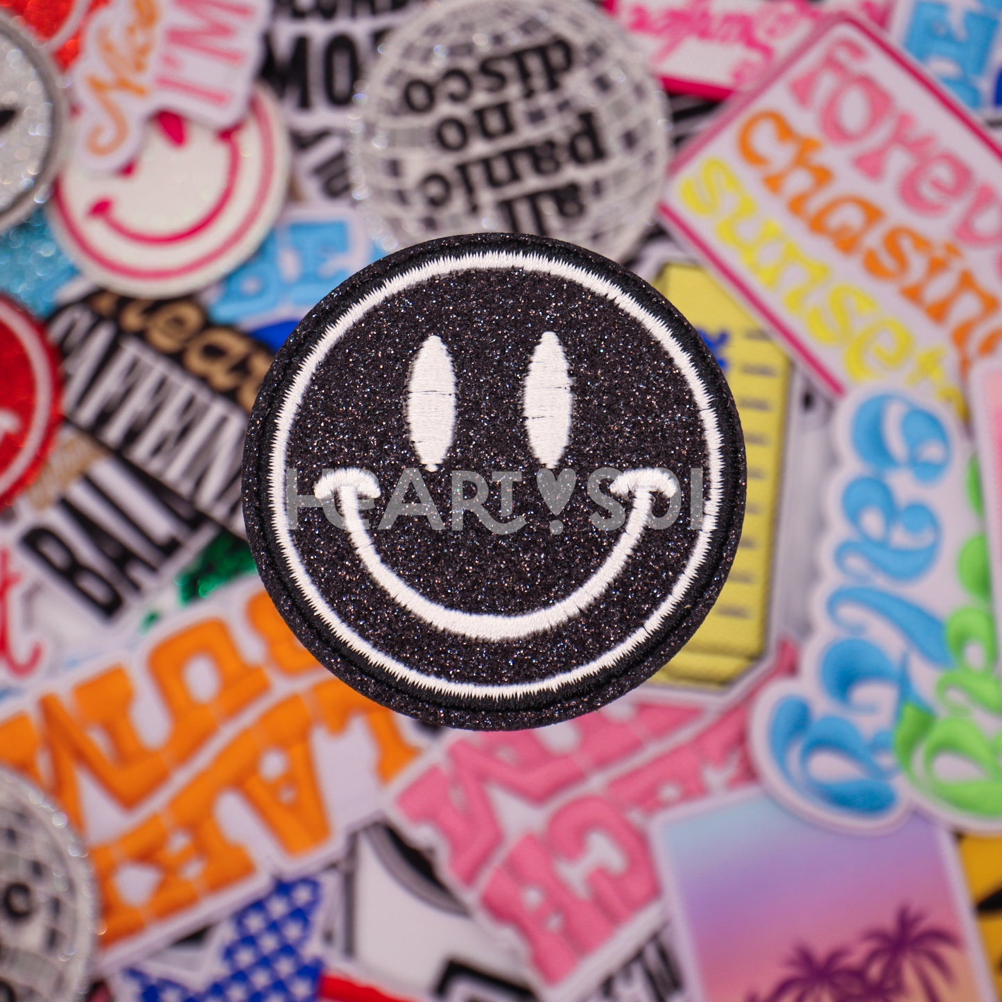 GLITTER SMILEY FACE PATCH