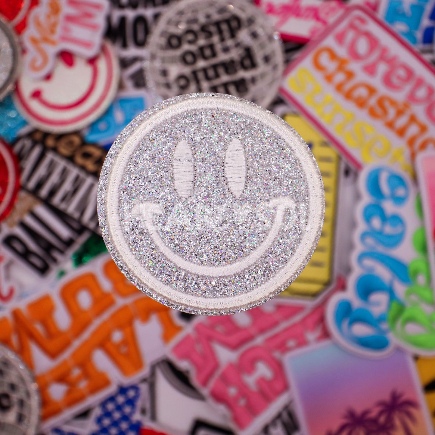 GLITTER SMILEY FACE PATCH