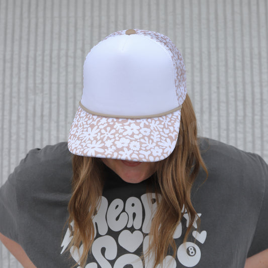NEUTRAL FLORAL TRUCKER HAT