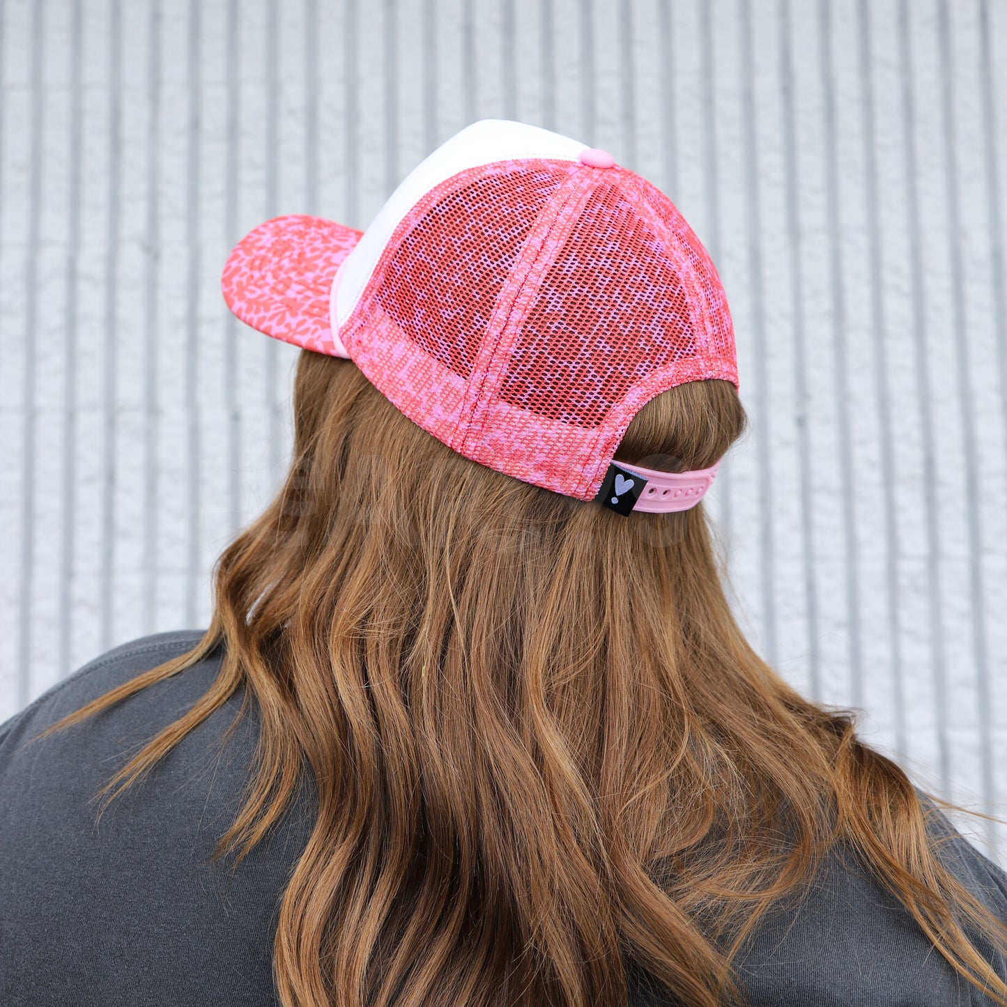 CORAL FLORAL TRUCKER HAT