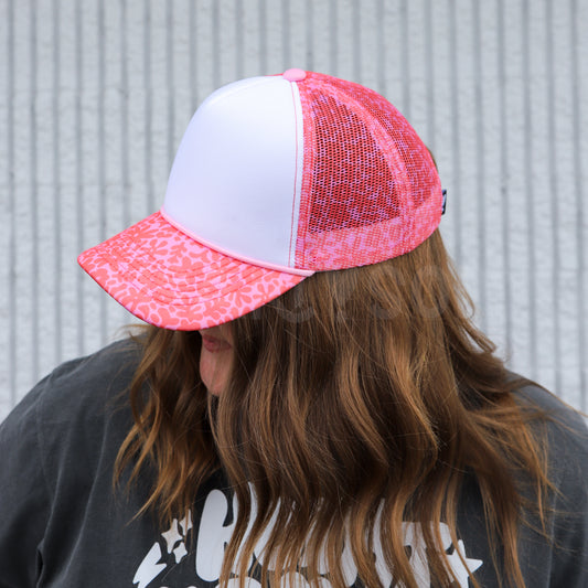 CORAL FLORAL TRUCKER HAT