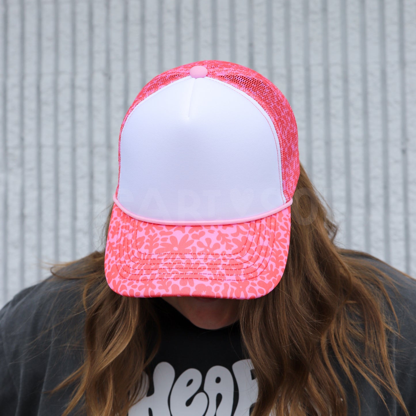 CORAL FLORAL TRUCKER HAT