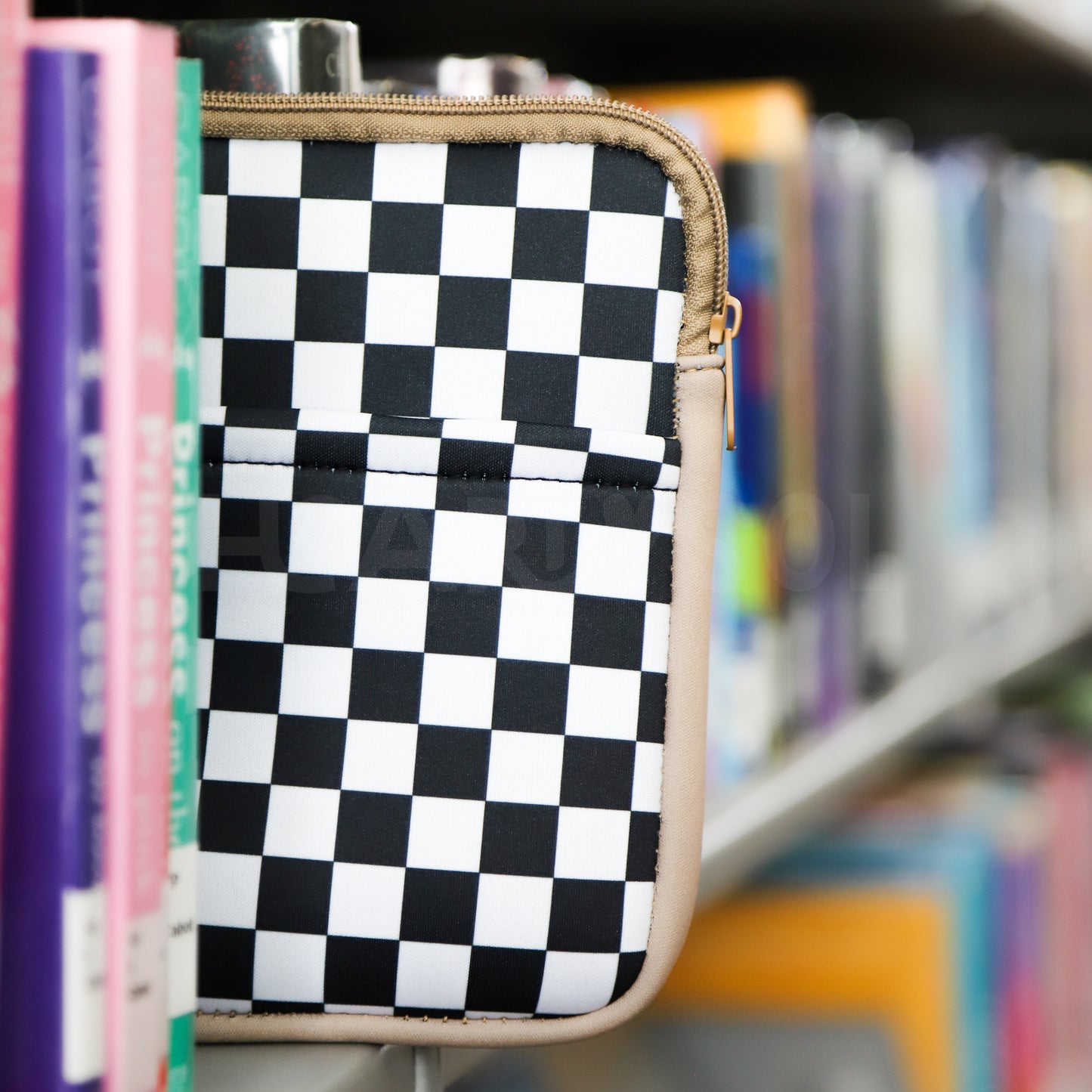 B&W CHECKERBOARD E-READER SLEEVE