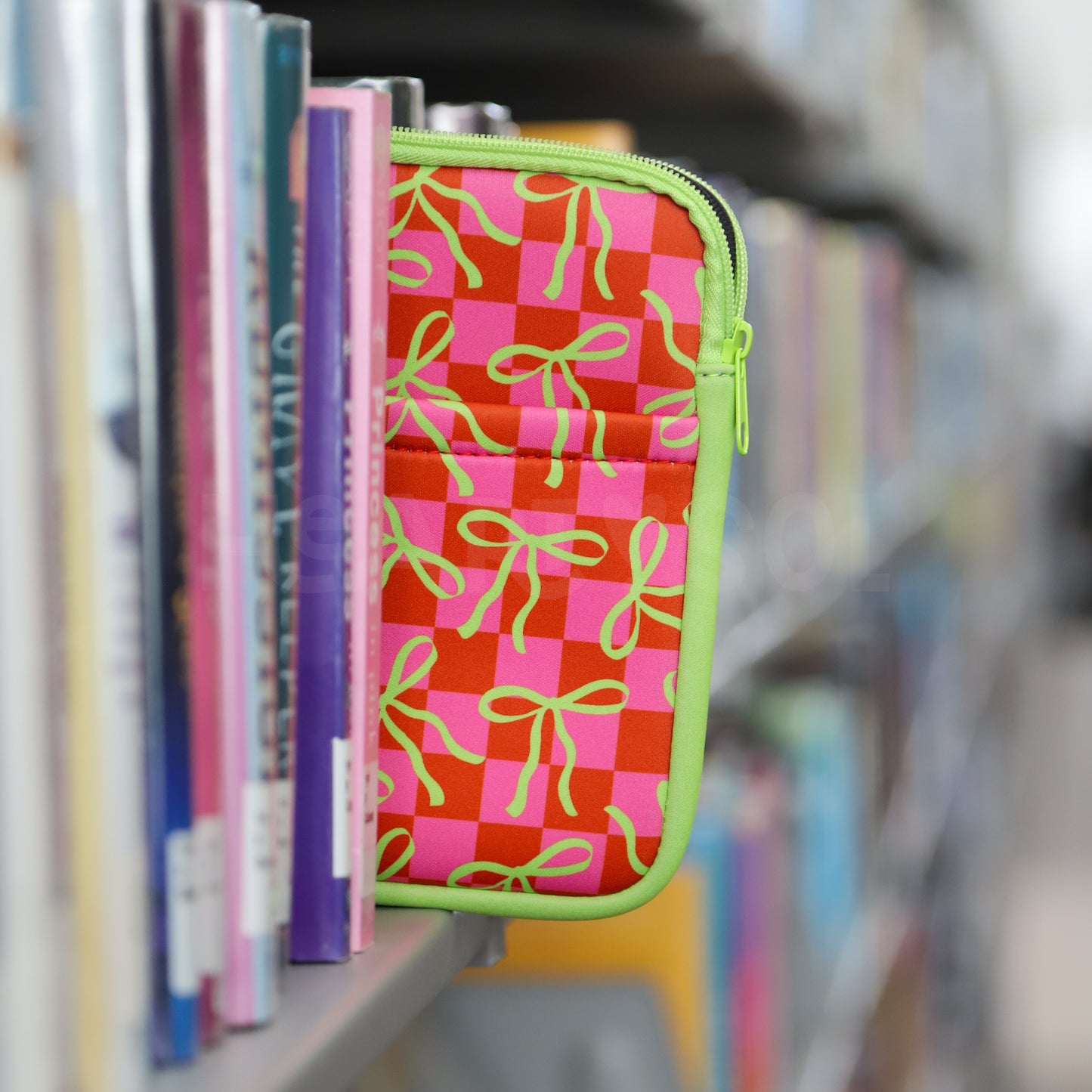 CHECKERBOARD BOWS E-READER SLEEVE