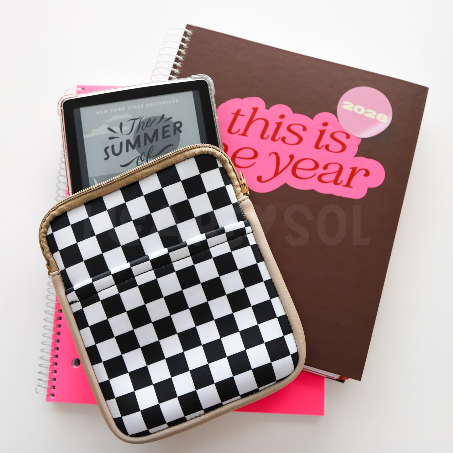 B&W CHECKERBOARD E-READER SLEEVE
