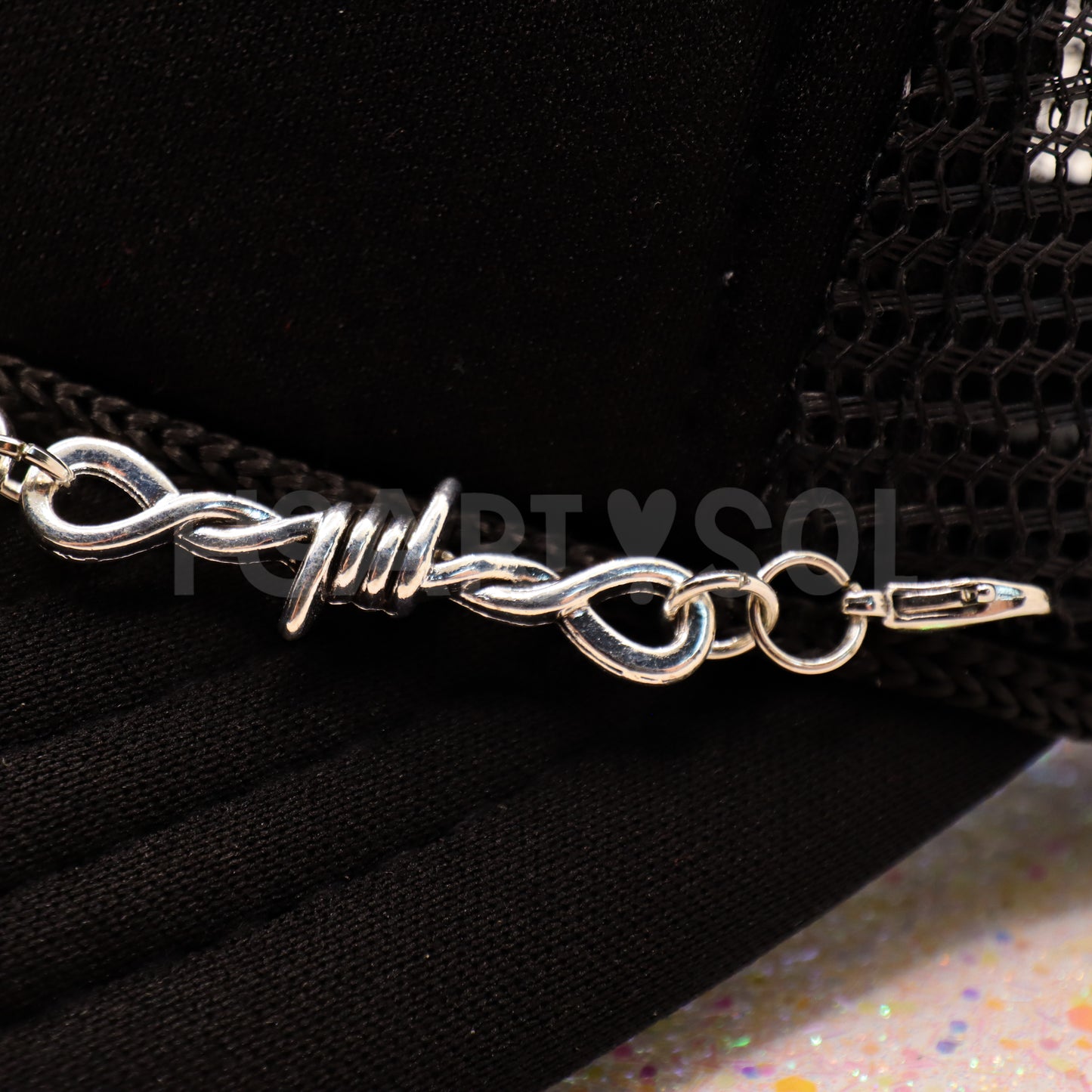 BARBED WIRE 2.0 hat chain