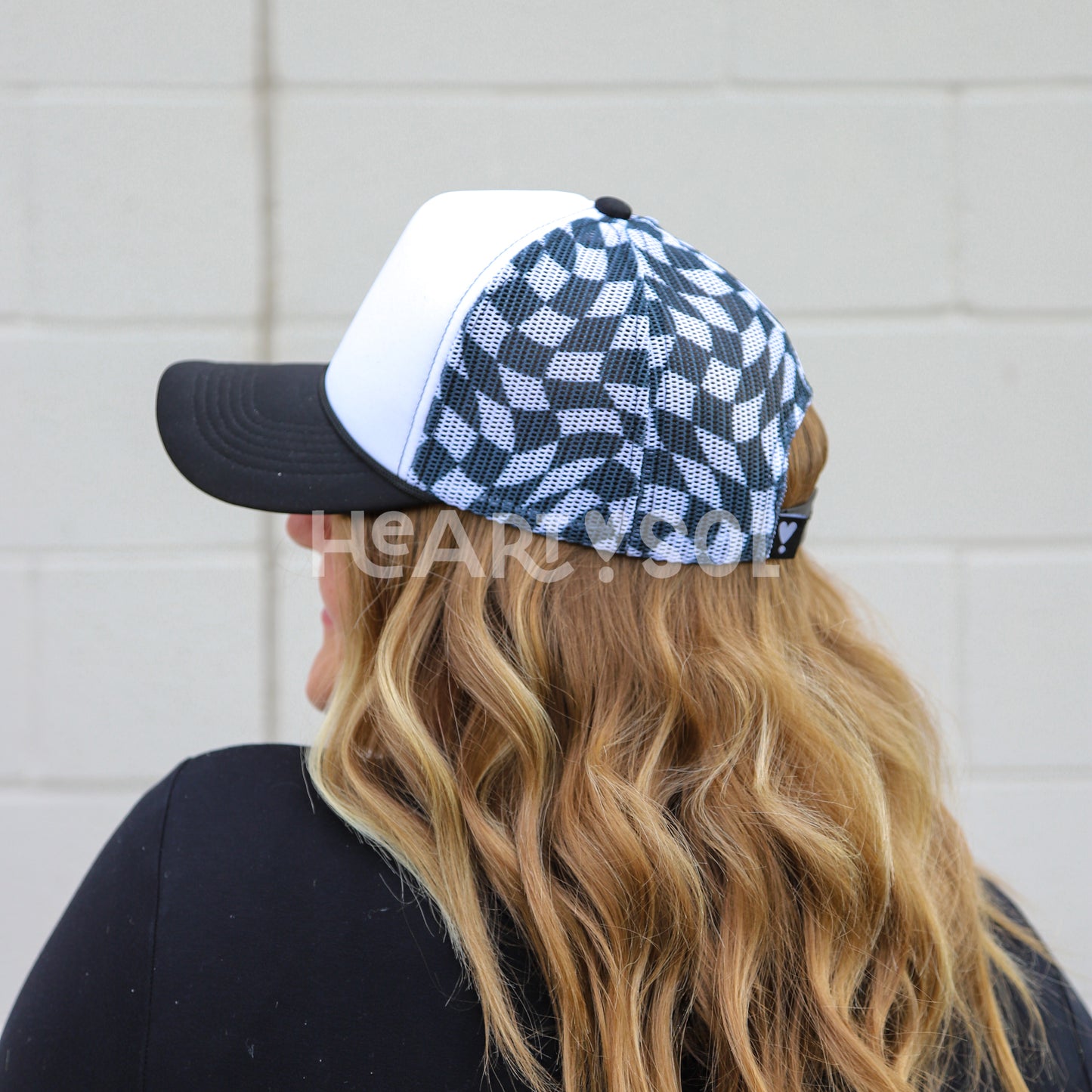 WAVY CHECKERBOARD TRUCKER HAT