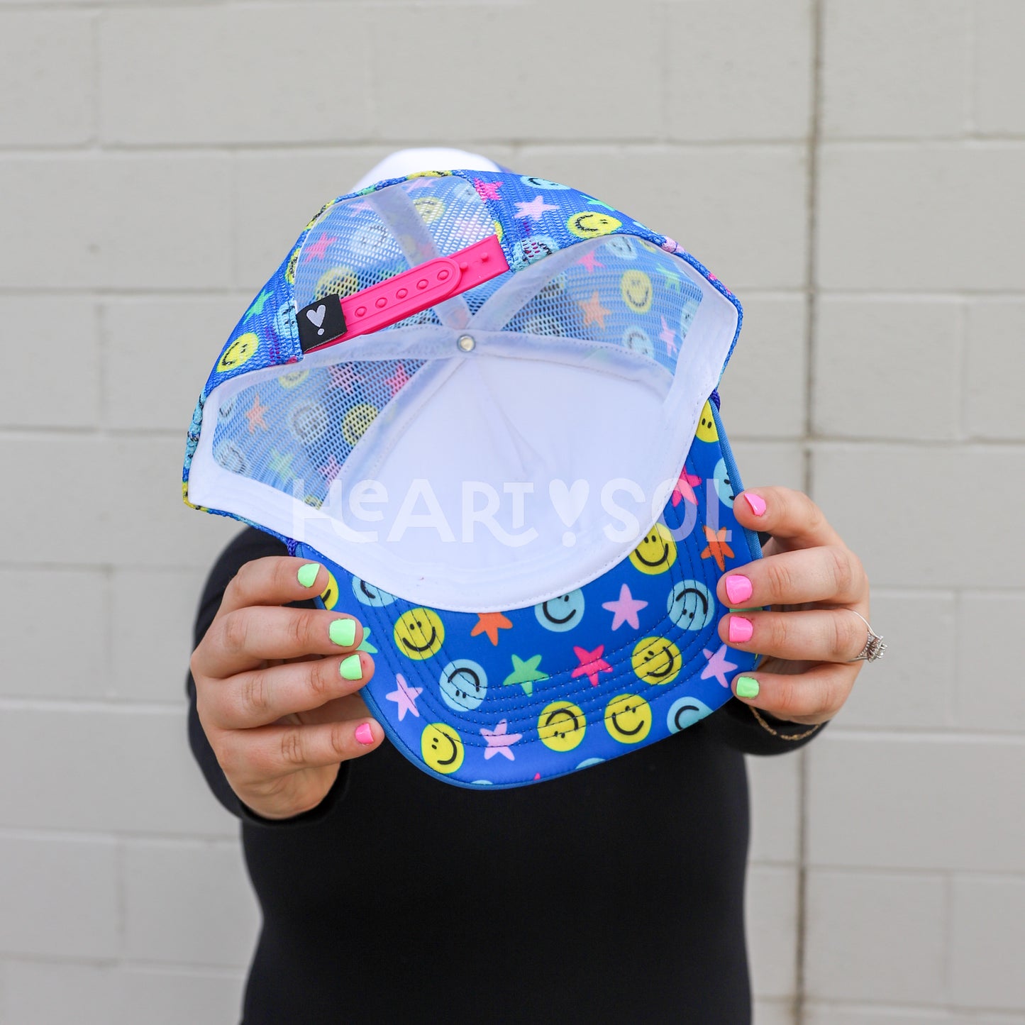 ALL SMILES TRUCKER HAT